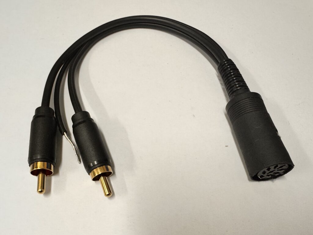 Erikoisjohdot ja tarvikkeet Bang & Olufsen-laitteisiin. Sovitinjohto Bang & Olufsen -levysoittimeen. Phono DIN7 RCA aux-johto